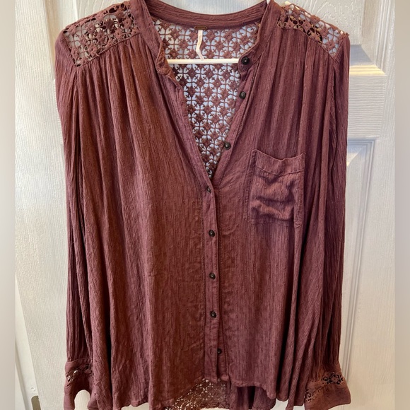 Free People Top Crochet back and shoulders Mauve color blouse Size Small buttons - Picture 11 of 16